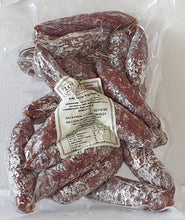 Carica l'immagine nel visualizzatore di Gallery, Salsiccia nostrale stagionata della Chiana sotto vuoto 600gr